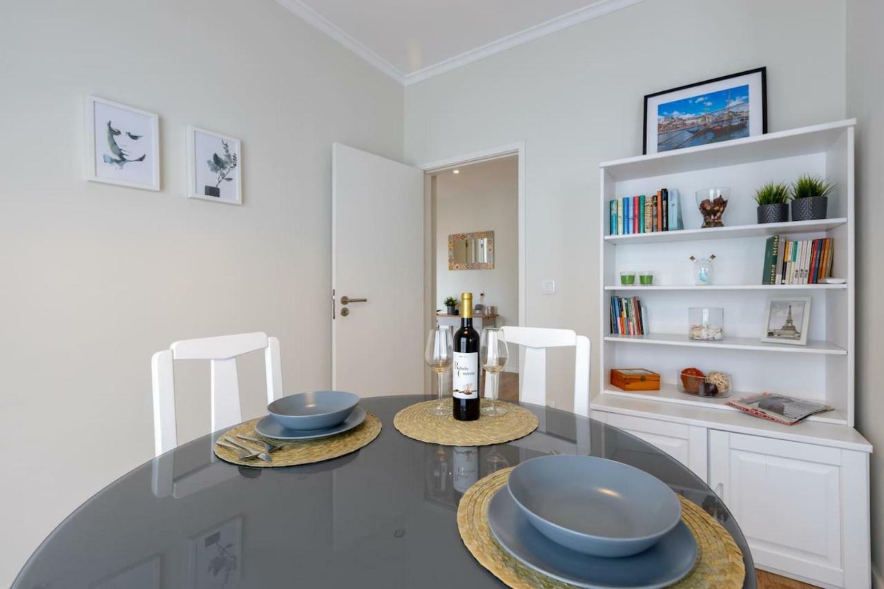Trindade Sunny Downtown Apartment With Balcony & Ac Porto Eksteriør billede