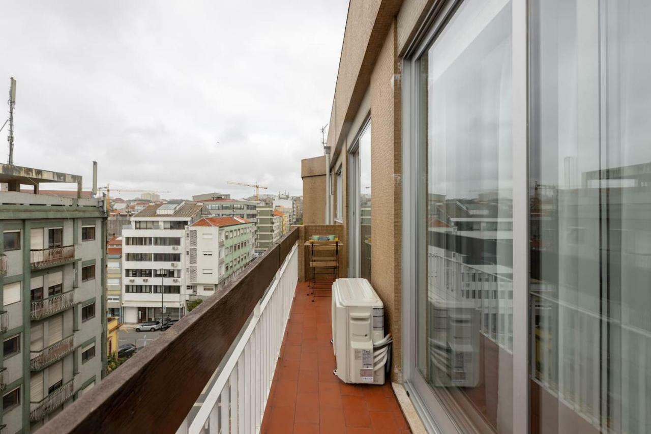 Trindade Sunny Downtown Apartment With Balcony & Ac Porto Eksteriør billede