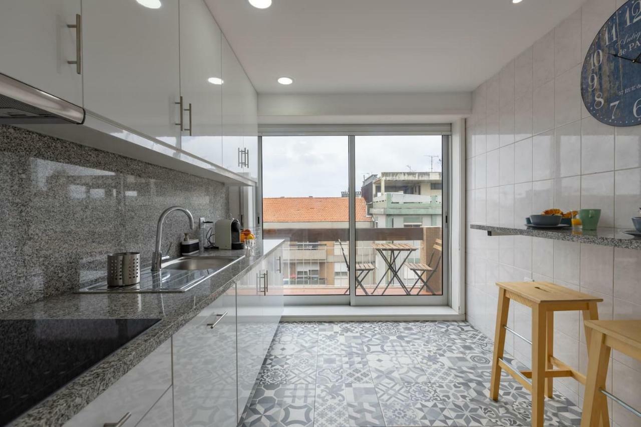 Trindade Sunny Downtown Apartment With Balcony & Ac Porto Eksteriør billede