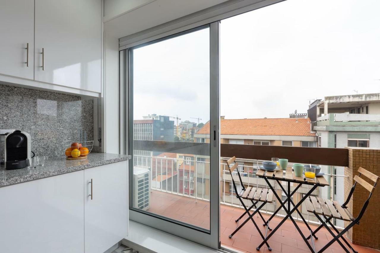 Trindade Sunny Downtown Apartment With Balcony & Ac Porto Eksteriør billede