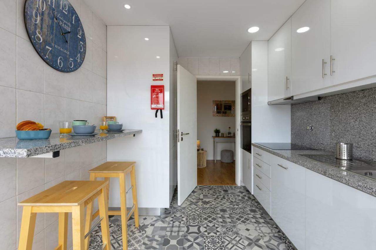 Trindade Sunny Downtown Apartment With Balcony & Ac Porto Eksteriør billede