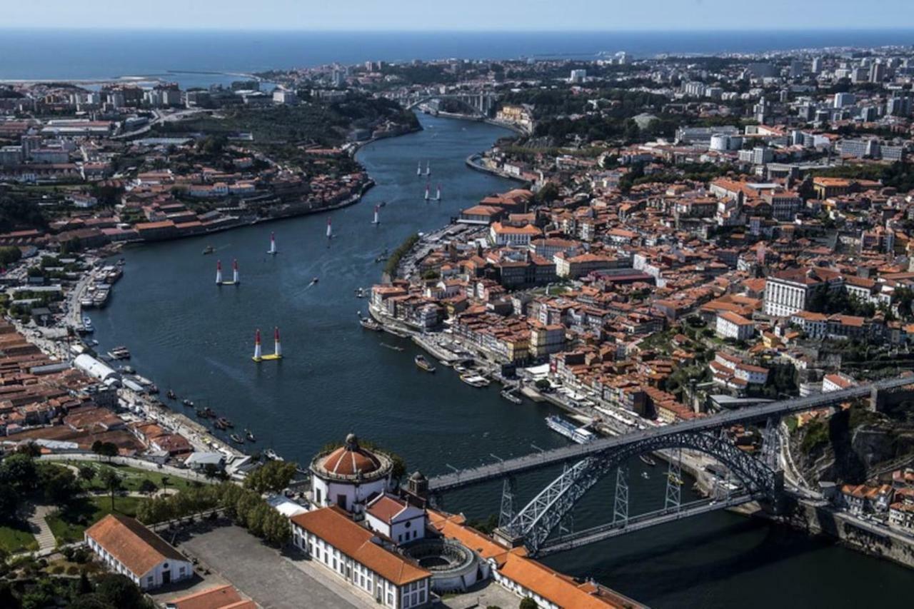 Trindade Sunny Downtown Apartment With Balcony & Ac Porto Eksteriør billede